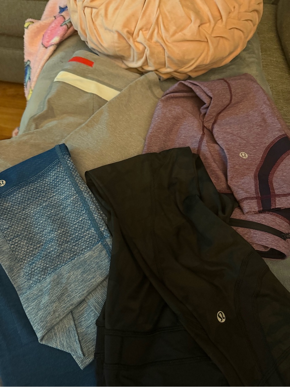 4 pack of lulu capris